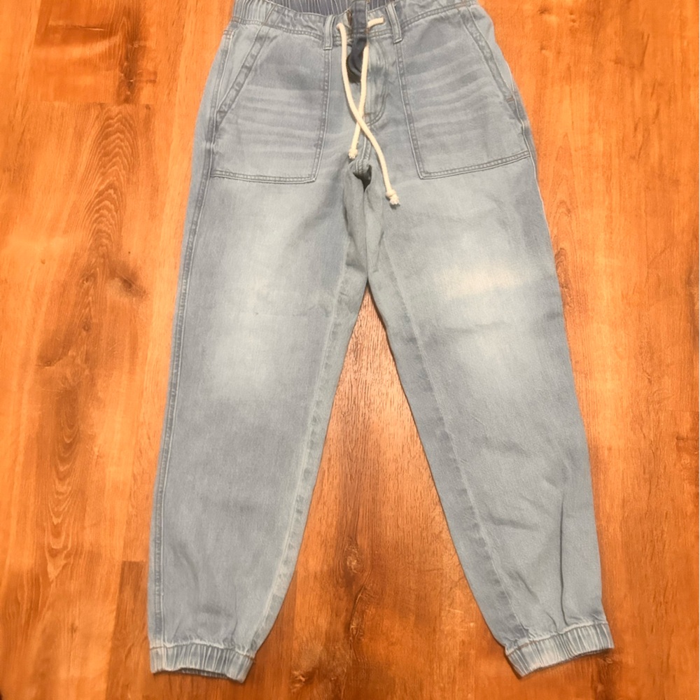 AE jogger jeans